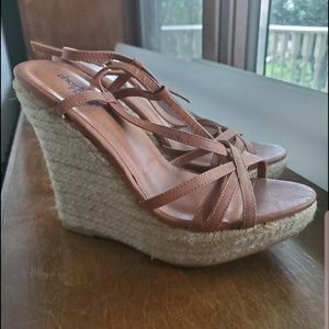 Chesnut brown wedges